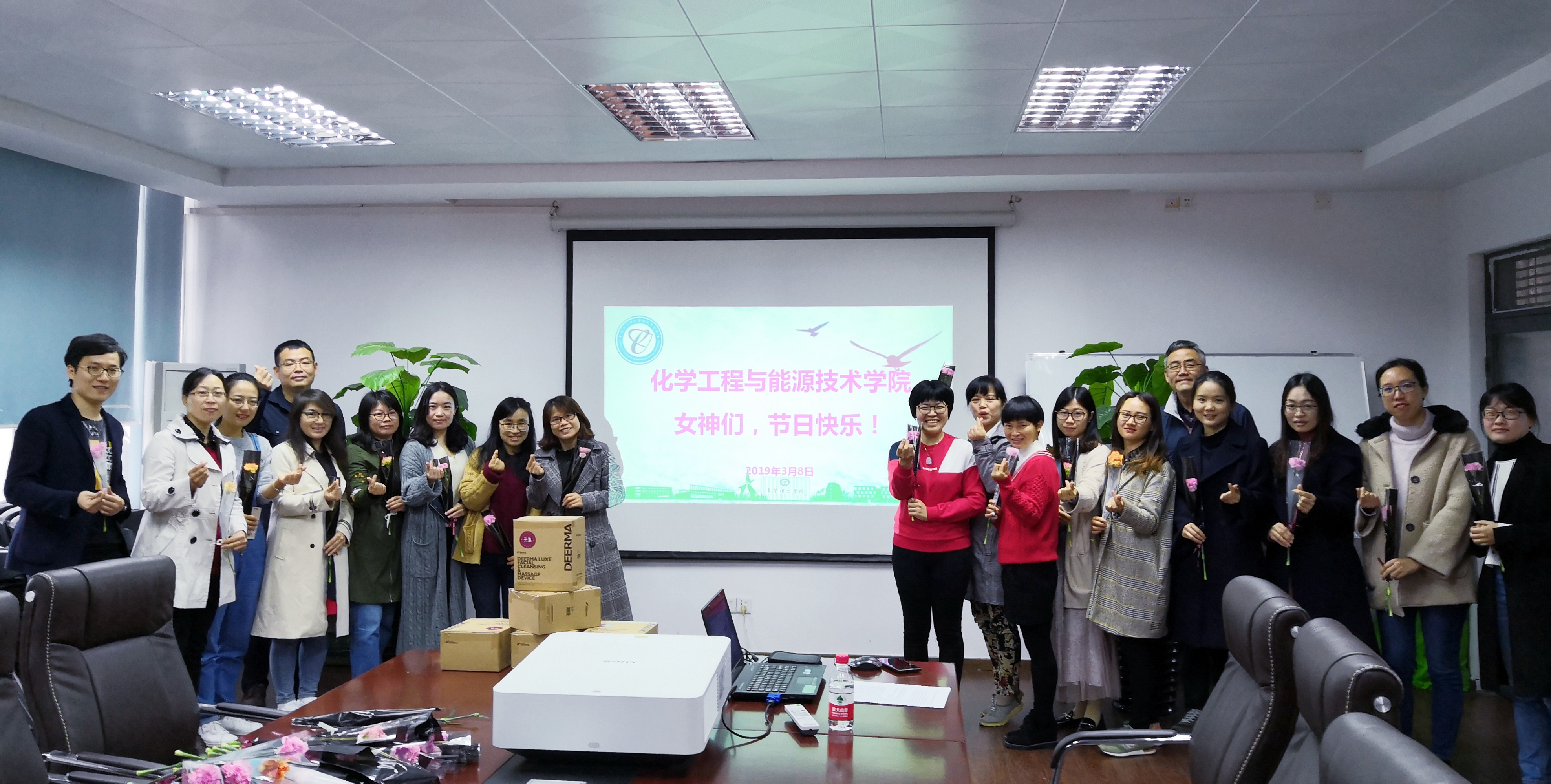 日韩无码
女教工欢庆国际妇女节1.jpg