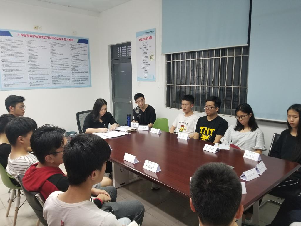 如何营造良好班风和学风-日韩无码
召开17级班级管理分享沙龙1.jpg