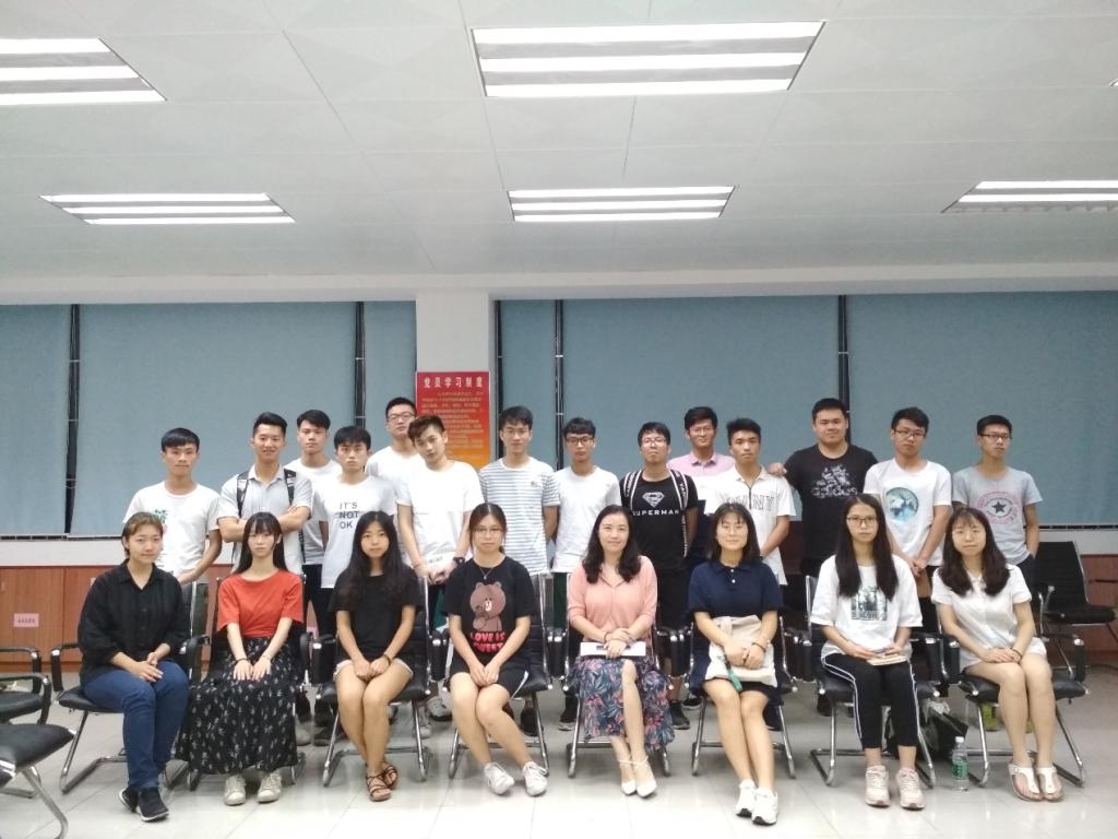 日韩无码
举行2017级学风考风班风建设交流会3.png
