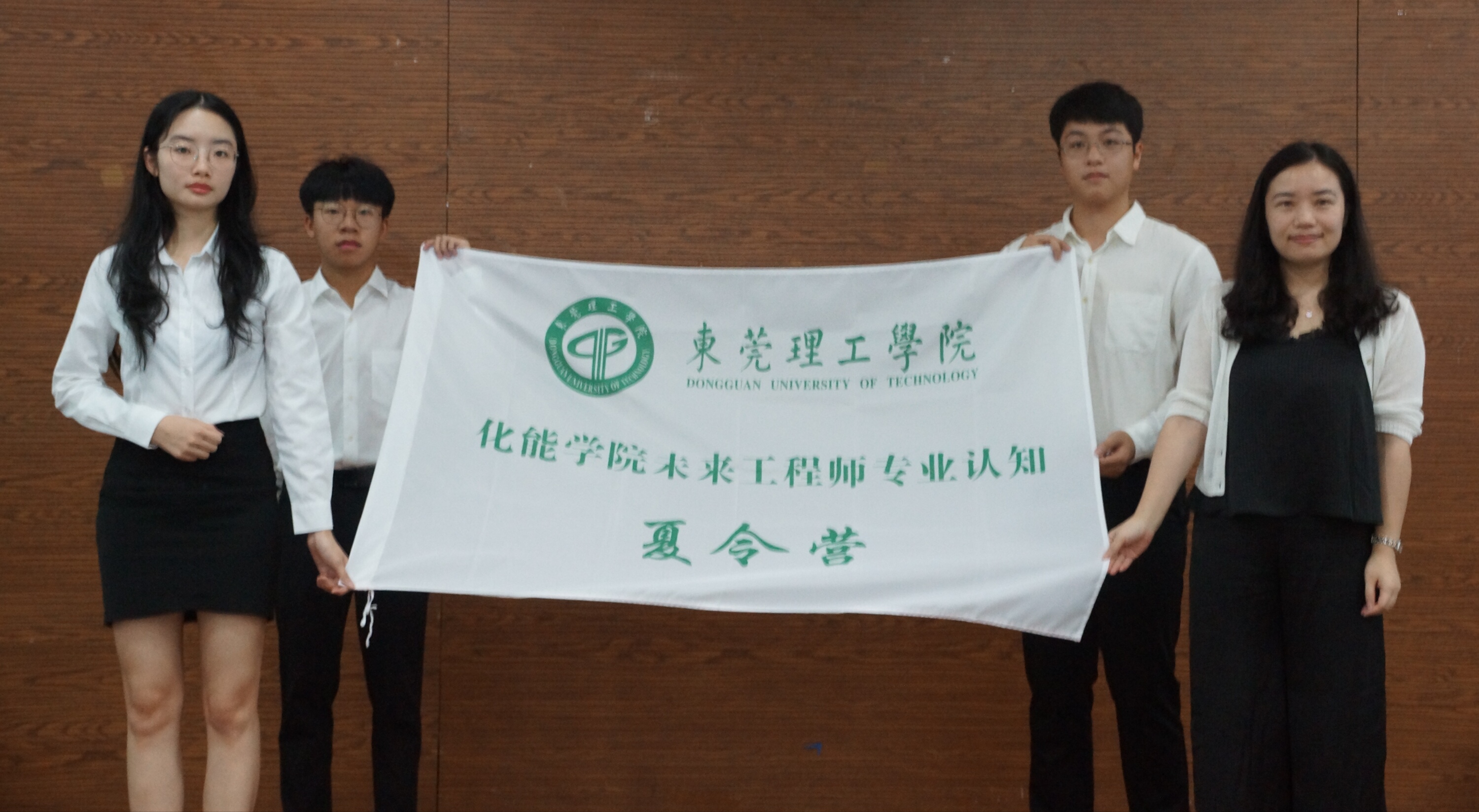 日韩无码
-未来工程师-专业认知夏令营开营2.jpg