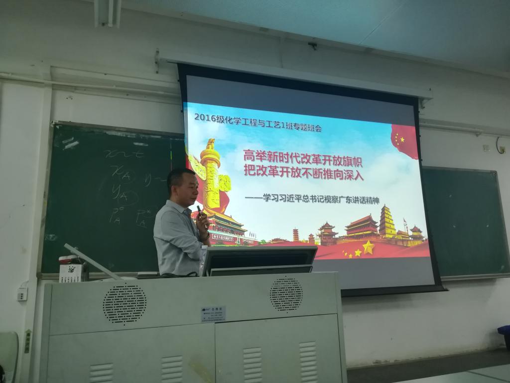 日韩无码
副院长尹辉斌给学生上班会课2-2-.jpg