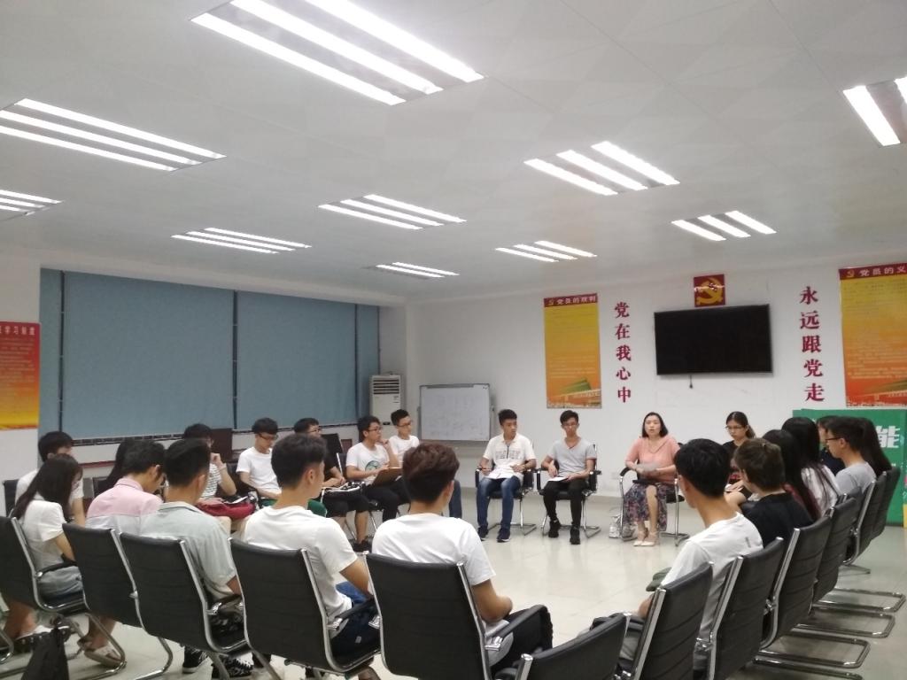 日韩无码
举行2017级学风考风班风建设交流会2.png