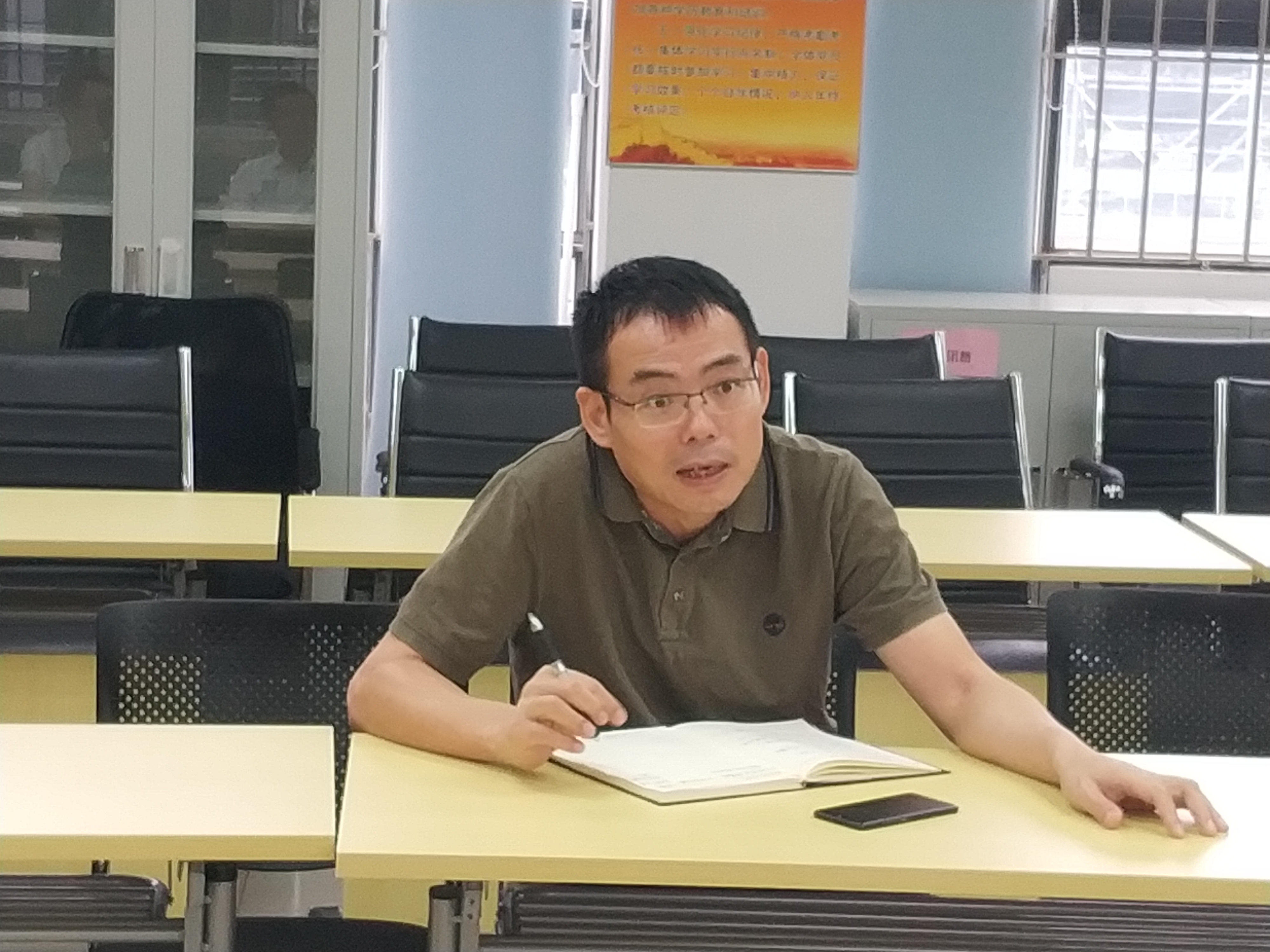 日韩无码
党总支举行诫勉谈话活动3.png