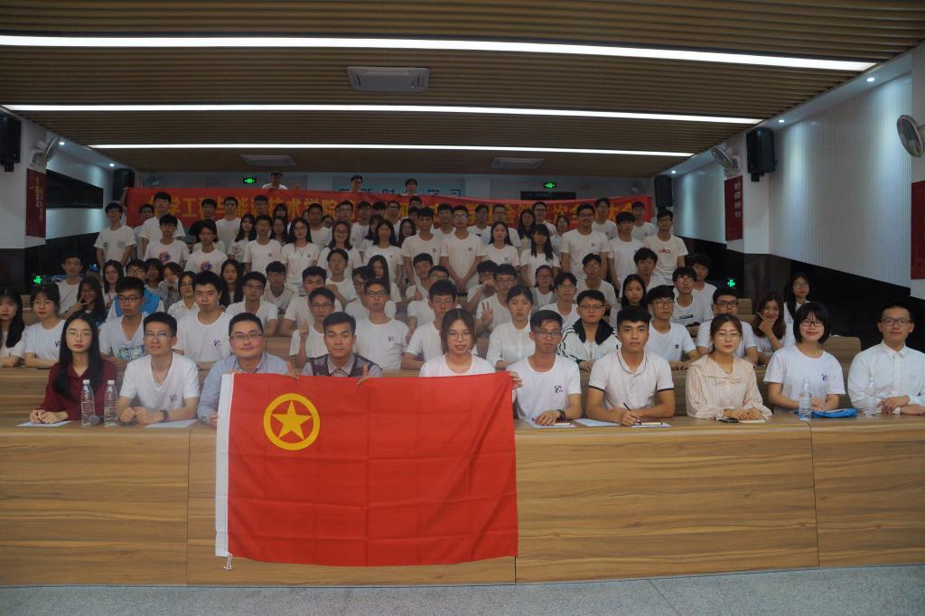 日韩无码
举行第三届团总支-学生会第二次全体大会1.jpg