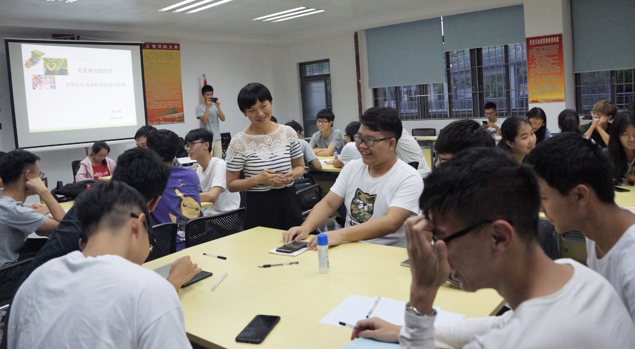 日韩无码
举行心理委员培训会3.jpg