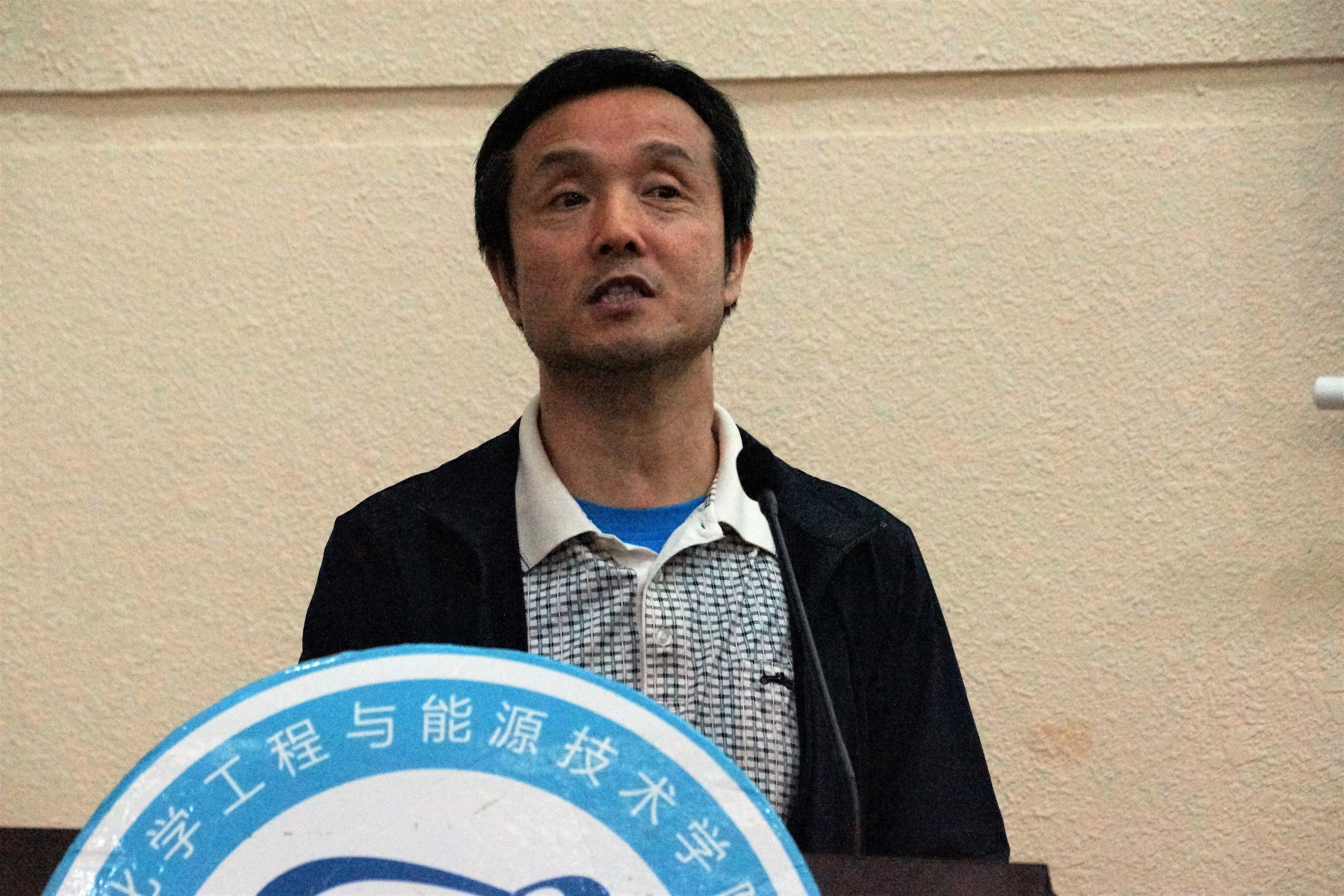 日韩无码
党总支书记深入学生支部讲党课1.jpg