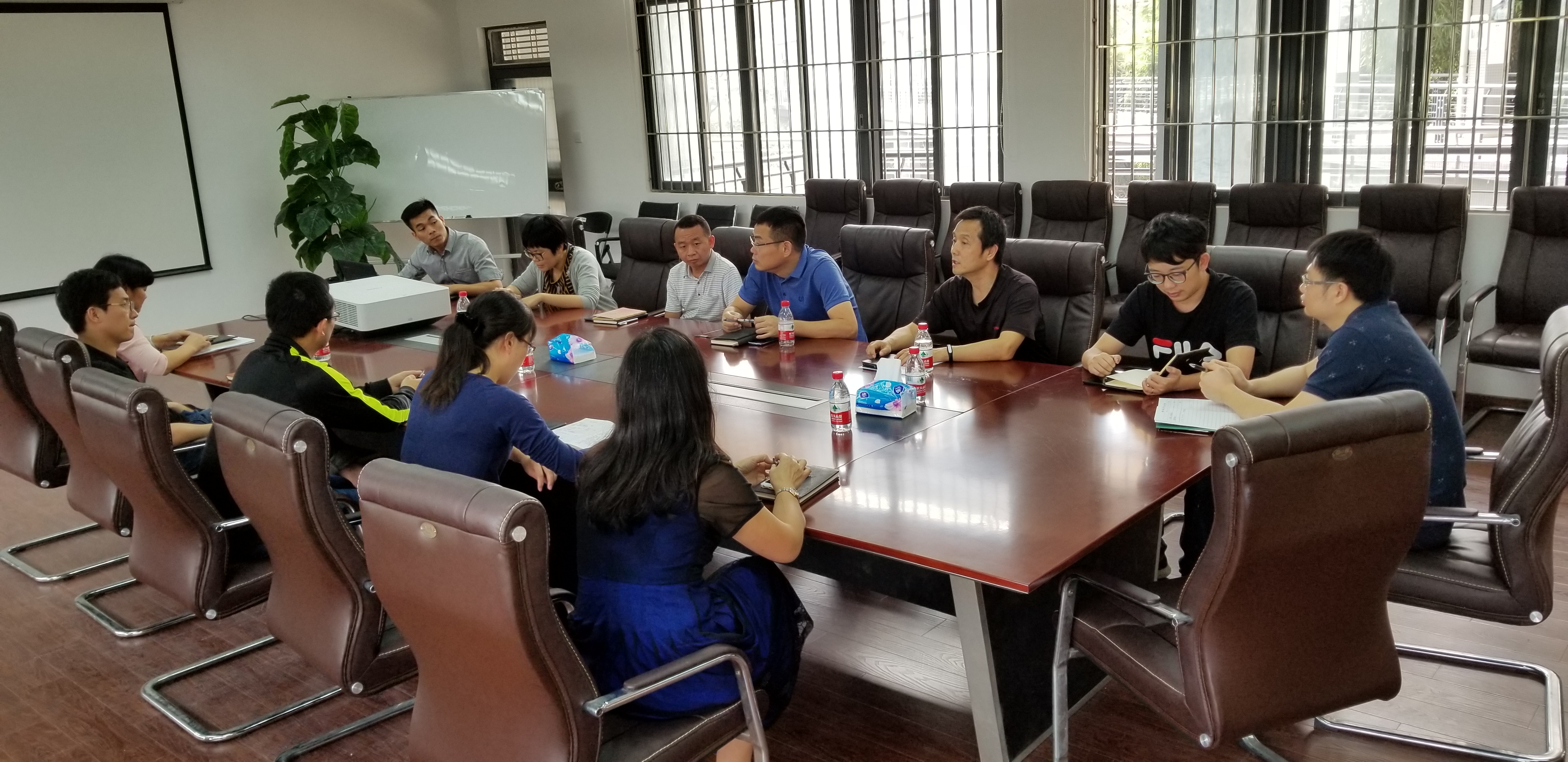 日韩无码
召开党政联席扩大会.jpg