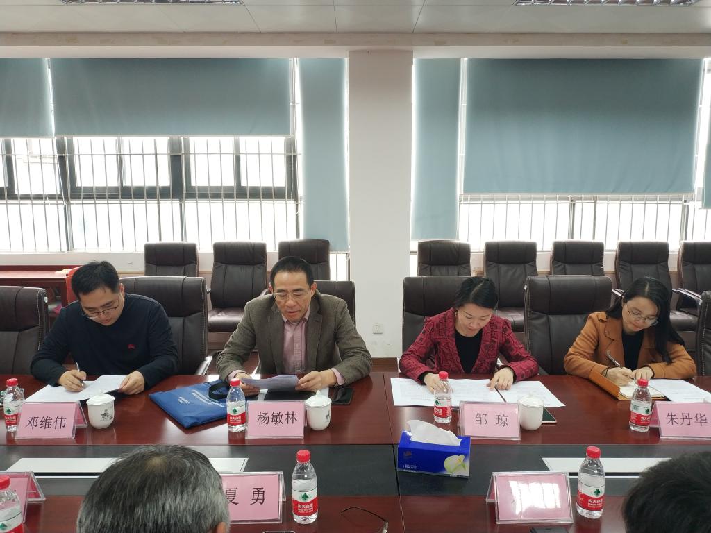 日韩无码
党总支召开2018年度党员领导干部民主生活会2.jpg
