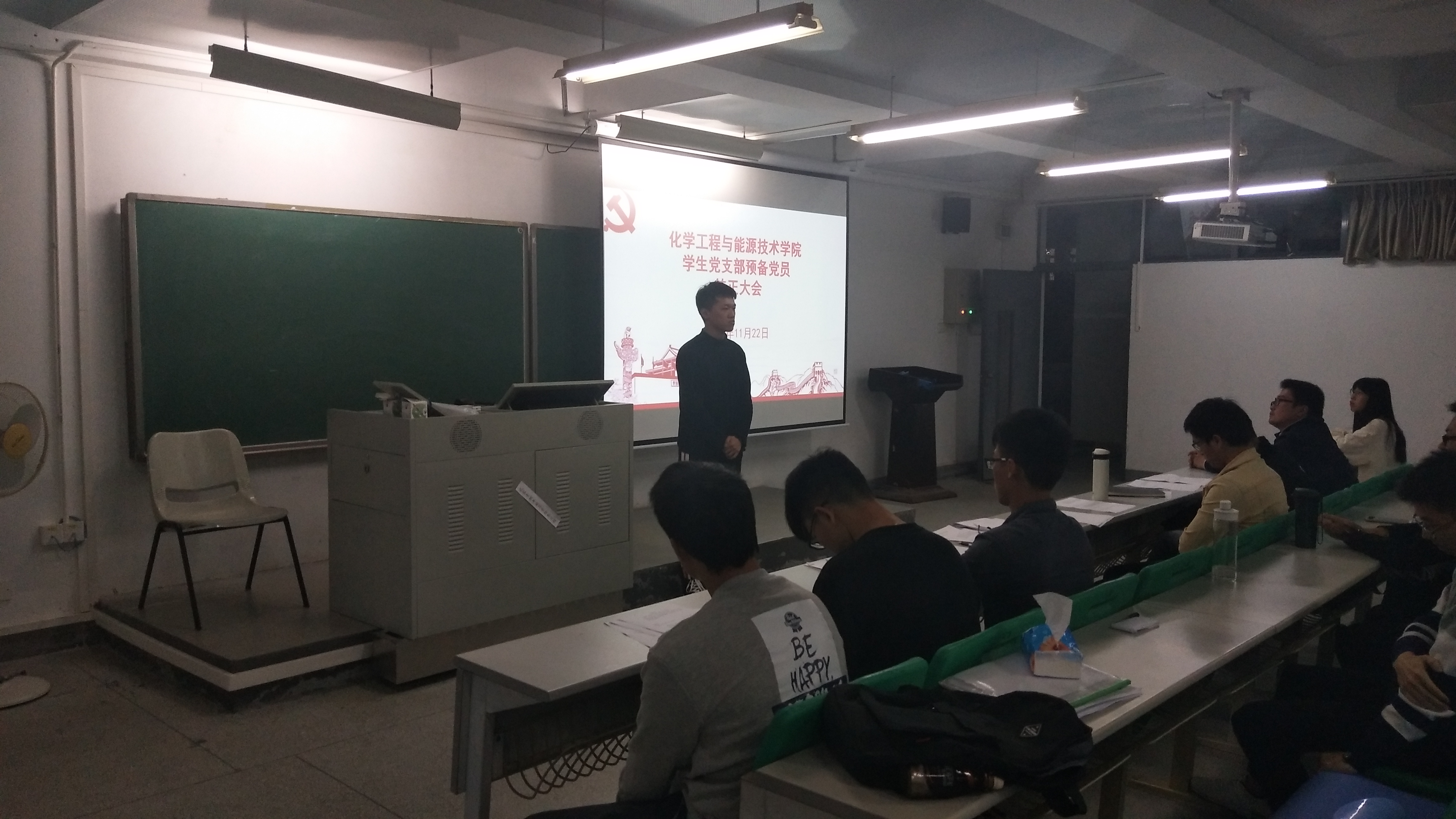 日韩无码
学生党支部顺利召开预备党员转正支部大会1.jpg